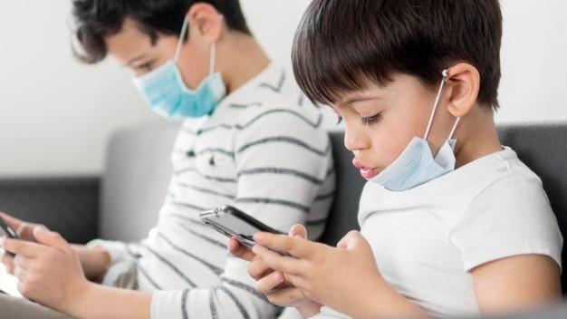 Applications for monitoring and controlling kids' phone and Internet usage